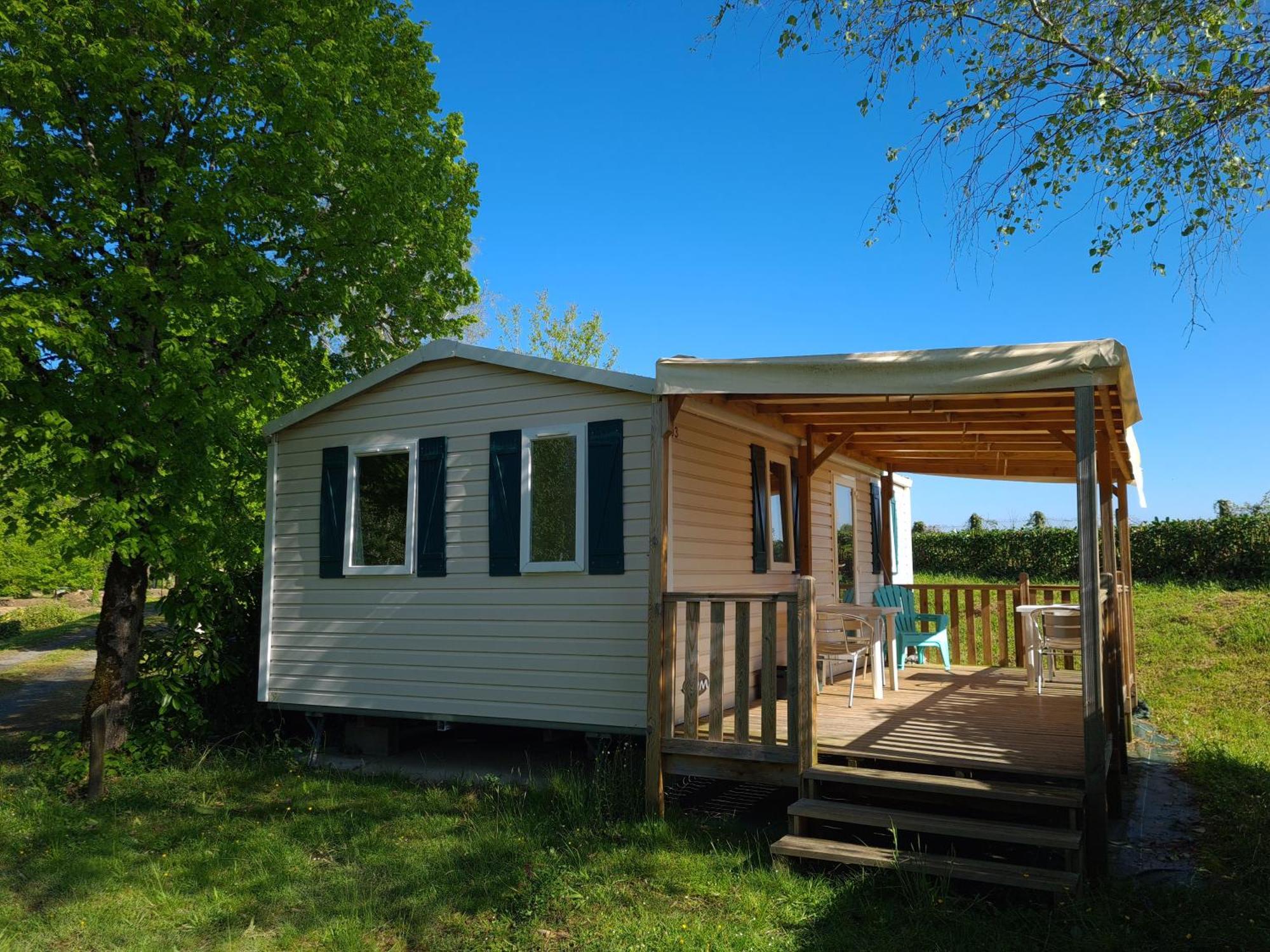 Camping De Ladignac Le Long Bel Air Exterior photo